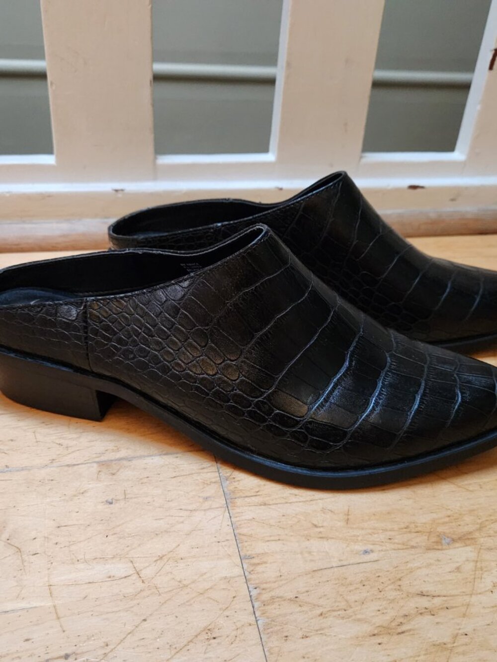 Crown Vintage black reptile faux leather mules shoes / 8